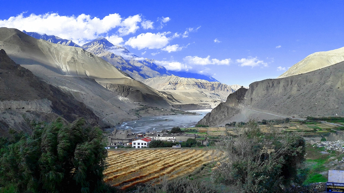Mustang village descent to Jomsom